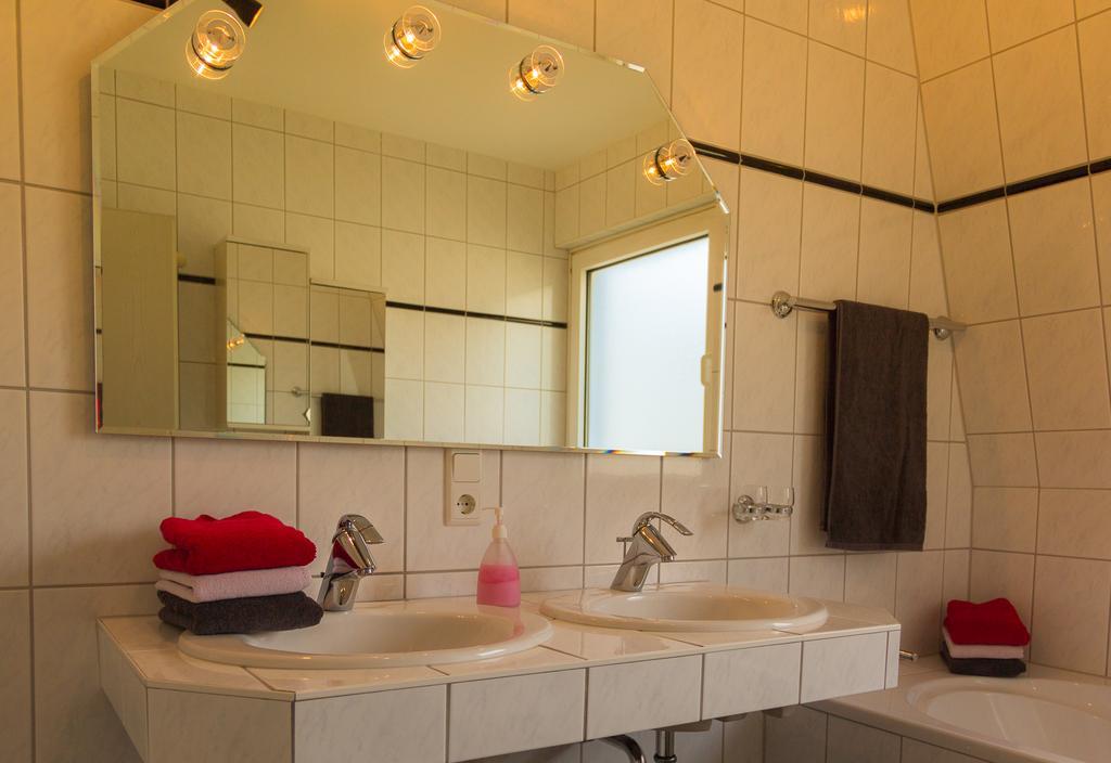 Ferienwohnung Weber-Rolinger Andernach Exterior foto